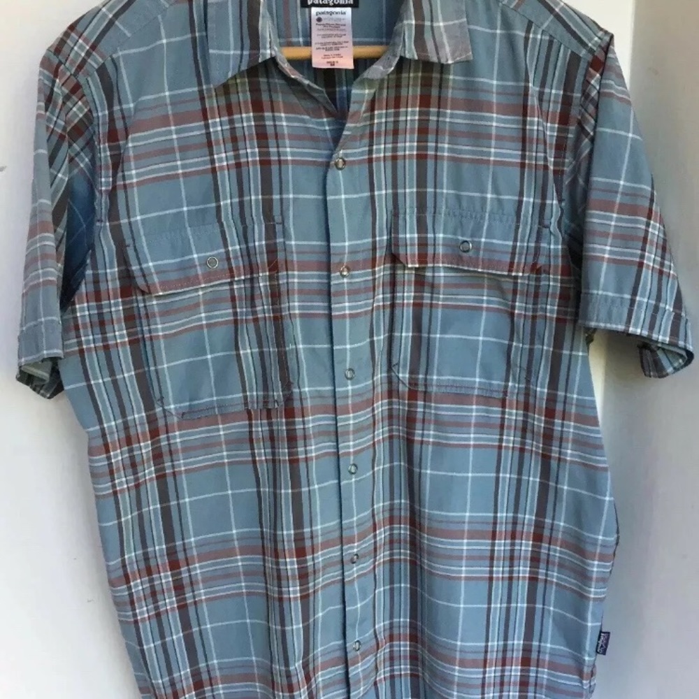 Patagonia Mens shirt Medium plaid sleeve